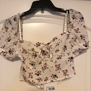 NWT floral crop top 🌺